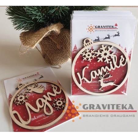 Mediniai kalėdiniai žaisliukai su vardais