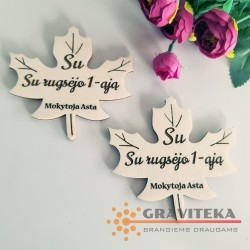 Klevo lapas su magnetu