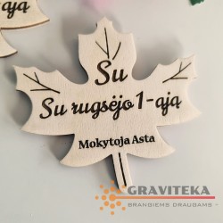 Klevo lapas su magnetu